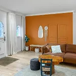 Grande Maison Chaleureuse à *