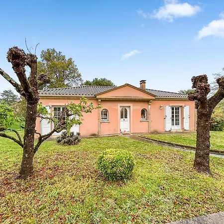 Grande Maison Chaleureuse A Holiday home Bouliac